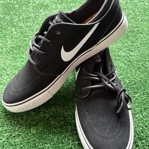 Nike Black and White Men's Sneakers